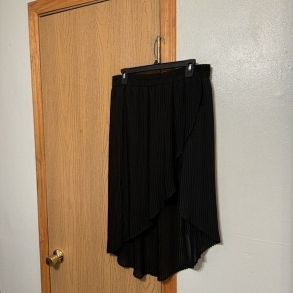 Kimchi Blue Large Solid Black Pull-On Pleated Asymmetrical Skirt - EUC